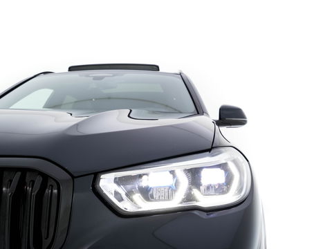 BMW X5 xDrive45e High Executive M-Sportpack (INCL.BTW) *PANO | HEAD-UP | LASER-LIGHT | ADAPTIVE-CRUISE | LEAHTER | HARMAN/KARDON | HEATED-SPORTSEATS | DIGI-COCKPIT | KEYLESS | DAB+ | MEMORY-PACK | CAMERA | NAVI-FULLMAP | 20''ALU | TOWB