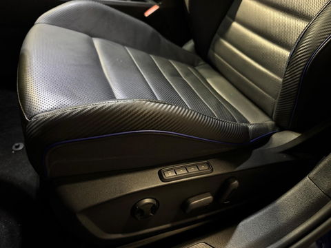 Volkswagen Golf 2.0 TSI R 4Motion PANO KEYLESS HUD