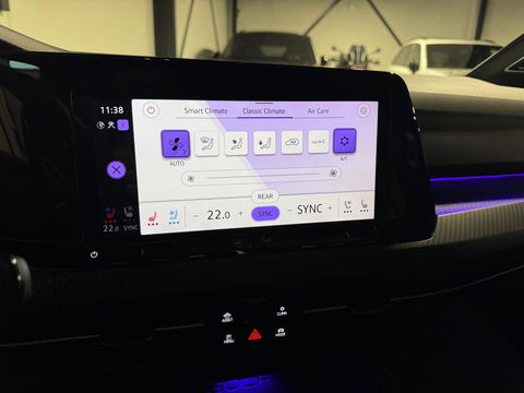 Volkswagen Golf 2.0 TSI R 4Motion PANO KEYLESS HUD