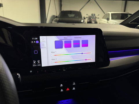 Volkswagen Golf 2.0 TSI R 4Motion PANO KEYLESS HUD