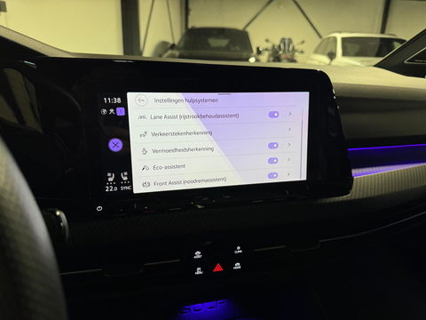 Volkswagen Golf 2.0 TSI R 4Motion PANO KEYLESS HUD