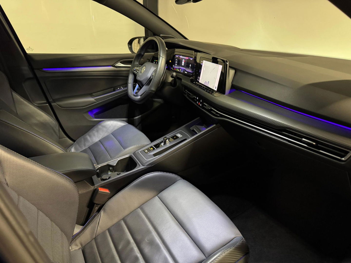 Volkswagen Golf 2.0 TSI R 4Motion PANO KEYLESS HUD