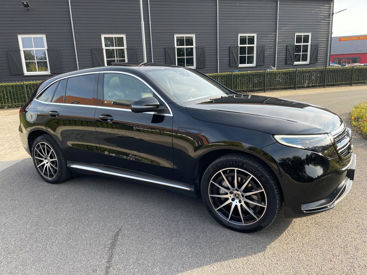 Mercedes-Benz EQC 400 4MATIC 80KW AMG-LINE PANORAMA-SCHUIFDAK 360" CAMERA