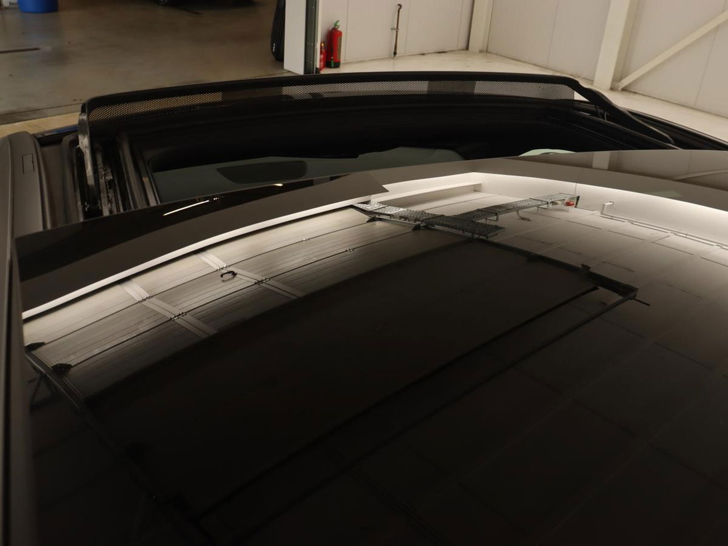 Mercedes-Benz A-Klasse 180 Business Solution AMG | Panoramadak | Stoelverwarming | Leder/Alcantara | Camera | Navigatie | Widescreen | Designo Mountaingrijs Magno