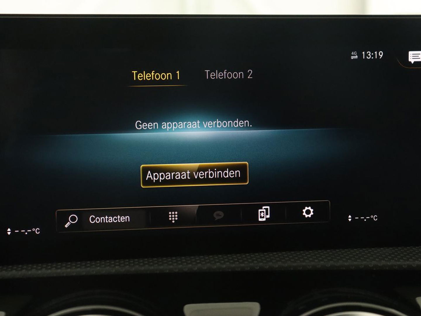 Mercedes-Benz A-Klasse 180 Business Solution AMG | Panoramadak | Stoelverwarming | Leder/Alcantara | Camera | Navigatie | Widescreen | Designo Mountaingrijs Magno
