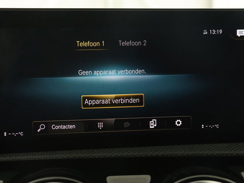 Mercedes-Benz A-Klasse 180 Business Solution AMG | Panoramadak | Stoelverwarming | Leder/Alcantara | Camera | Navigatie | Widescreen | Designo Mountaingrijs Magno