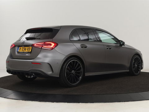 Mercedes-Benz A-Klasse 180 Business Solution AMG | Panoramadak | Stoelverwarming | Leder/Alcantara | Camera | Navigatie | Widescreen | Designo Mountaingrijs Magno