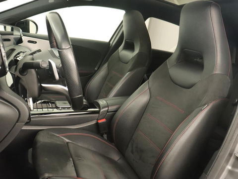 Mercedes-Benz A-Klasse 180 Business Solution AMG | Panoramadak | Stoelverwarming | Leder/Alcantara | Camera | Navigatie | Widescreen | Designo Mountaingrijs Magno