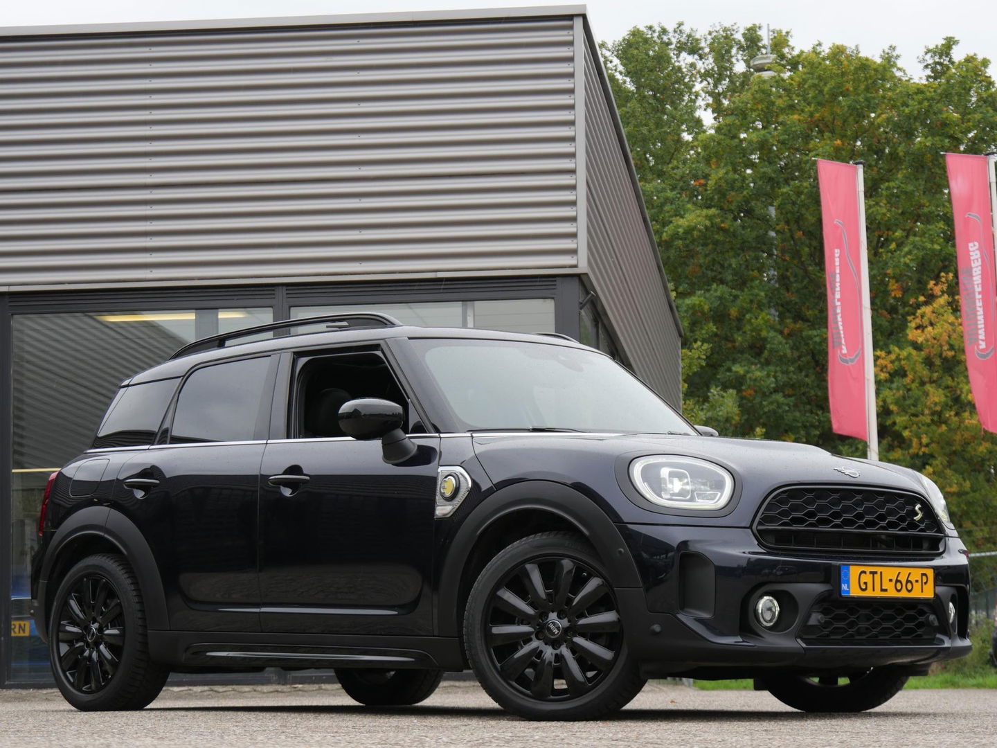 MINI Countryman COOPER S E ALL4/ PANORAMADAK/ LEER/ CAMERA/ ELEKT. KLEP/ SFEERVERLICHTING
