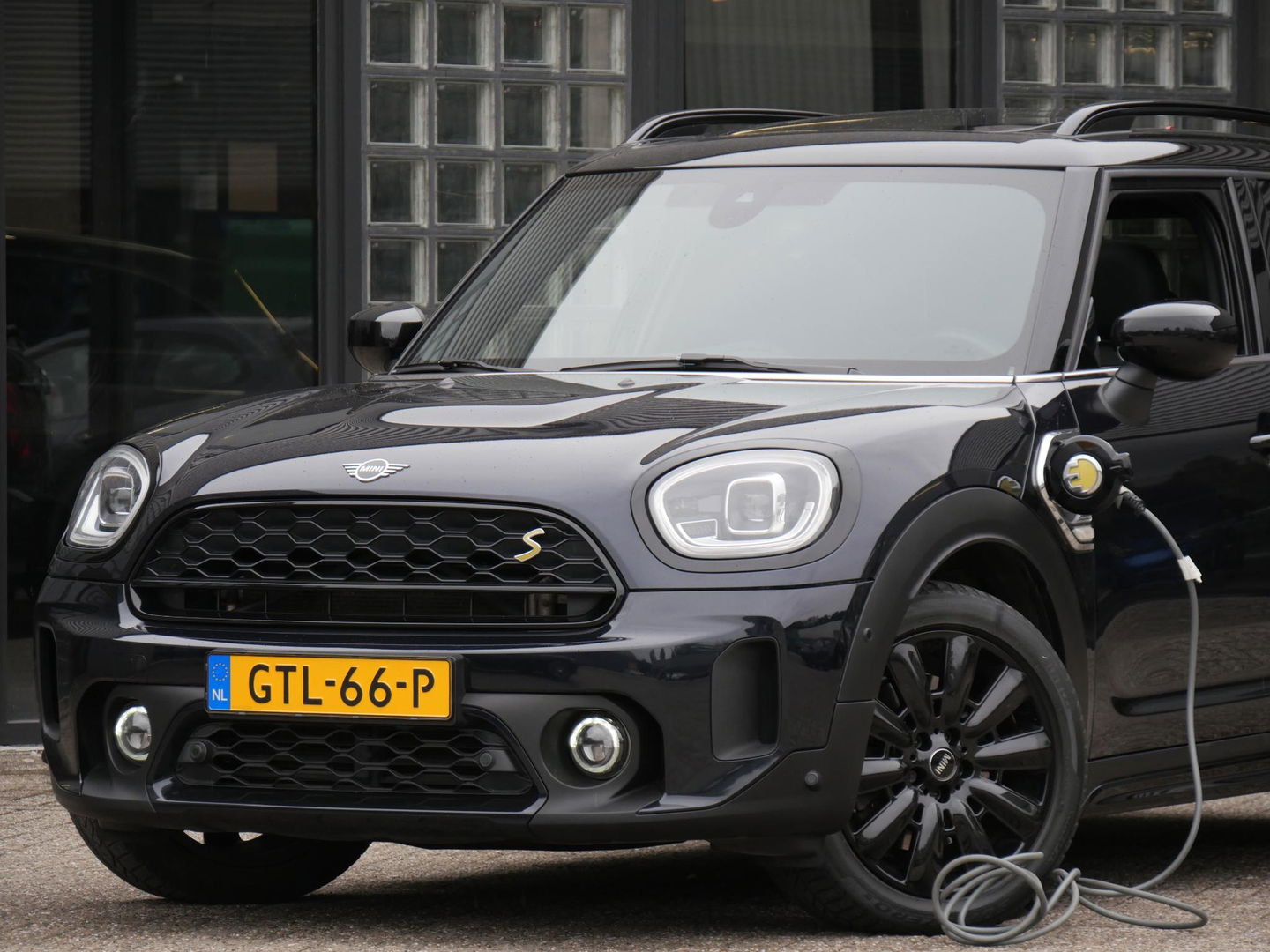 MINI Countryman COOPER S E ALL4/ PANORAMADAK/ LEER/ CAMERA/ ELEKT. KLEP/ SFEERVERLICHTING