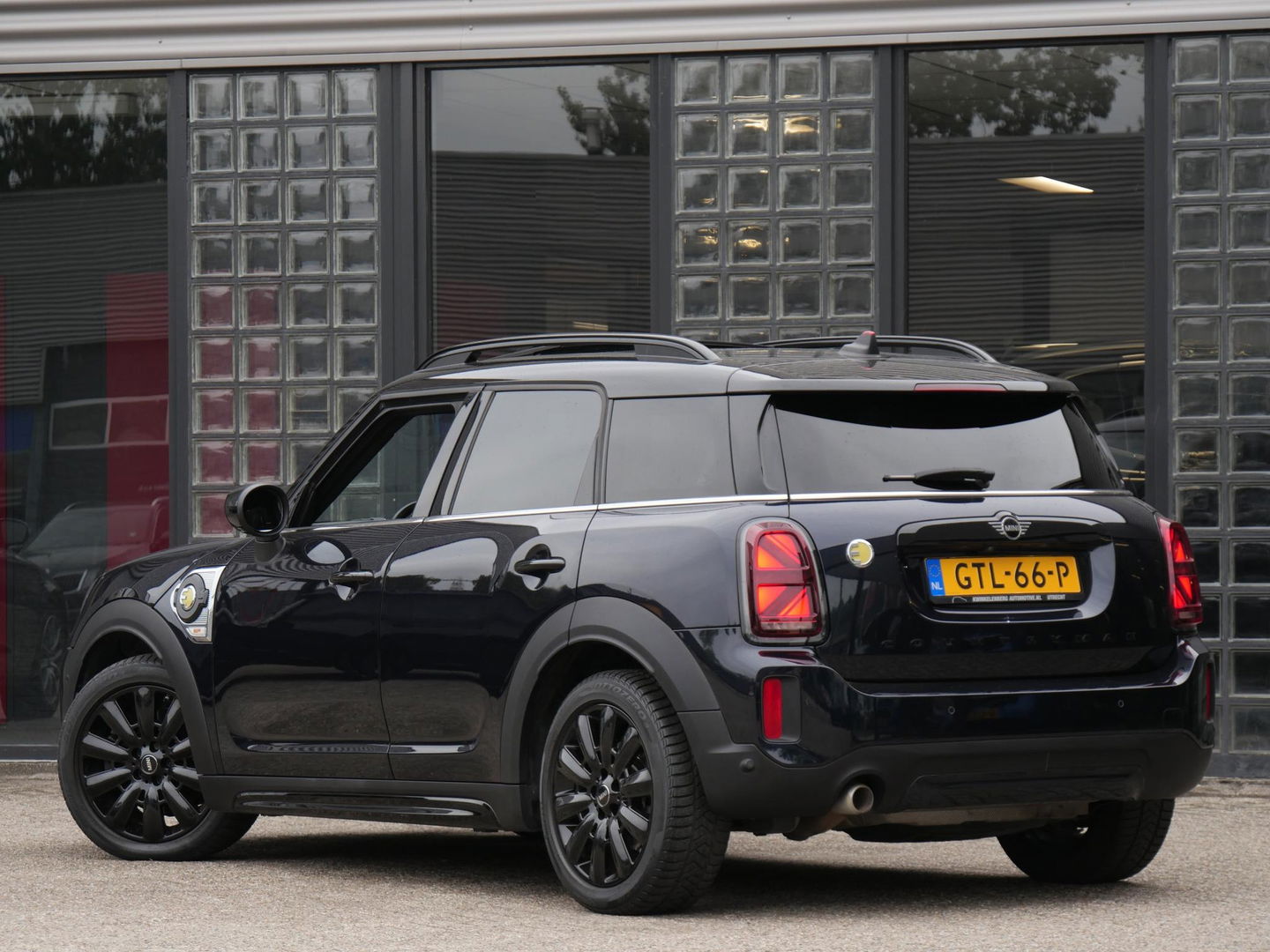 MINI Countryman COOPER S E ALL4/ PANORAMADAK/ LEER/ CAMERA/ ELEKT. KLEP/ SFEERVERLICHTING