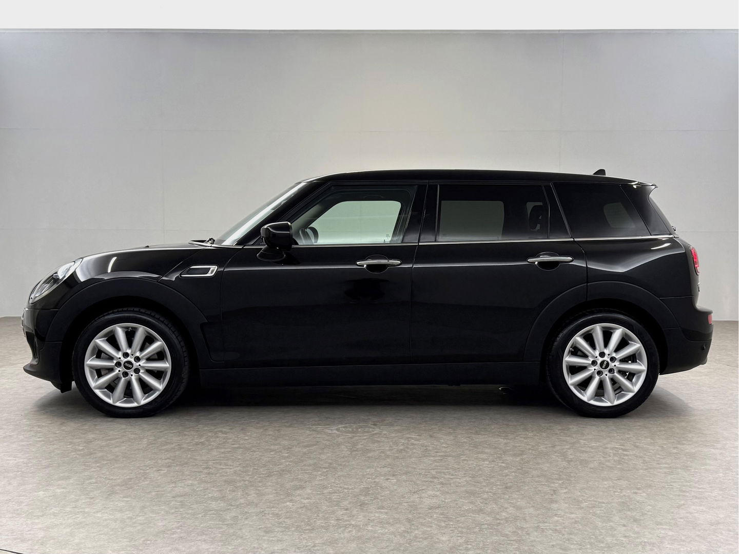 MINI Clubman 1.5 Cooper Classic | Virtual | Sfeerverl. | Camera | LED | Cruise | Navi | Stoelverw. | Parkeersens.