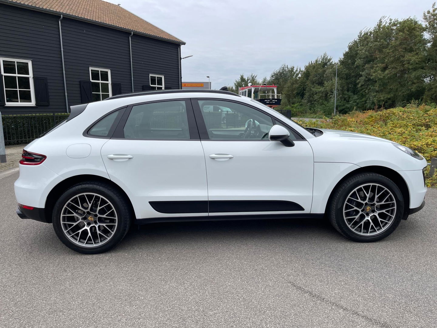 Porsche Macan 2.0 252PK Facelift /Panoramadak/Luchtvering/Led-Xenon/Camera/Electr-Trekhaak 1-Eigenaar Dealer-onderhouden