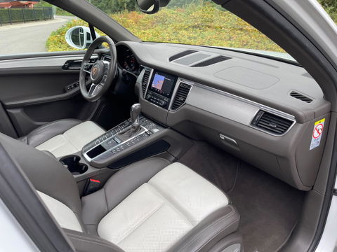 Porsche Macan 2.0 252PK Facelift /Panoramadak/Luchtvering/Led-Xenon/Camera/Electr-Trekhaak 1-Eigenaar Dealer-onderhouden
