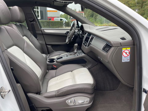 Porsche Macan 2.0 252PK Facelift /Panoramadak/Luchtvering/Led-Xenon/Camera/Electr-Trekhaak 1-Eigenaar Dealer-onderhouden