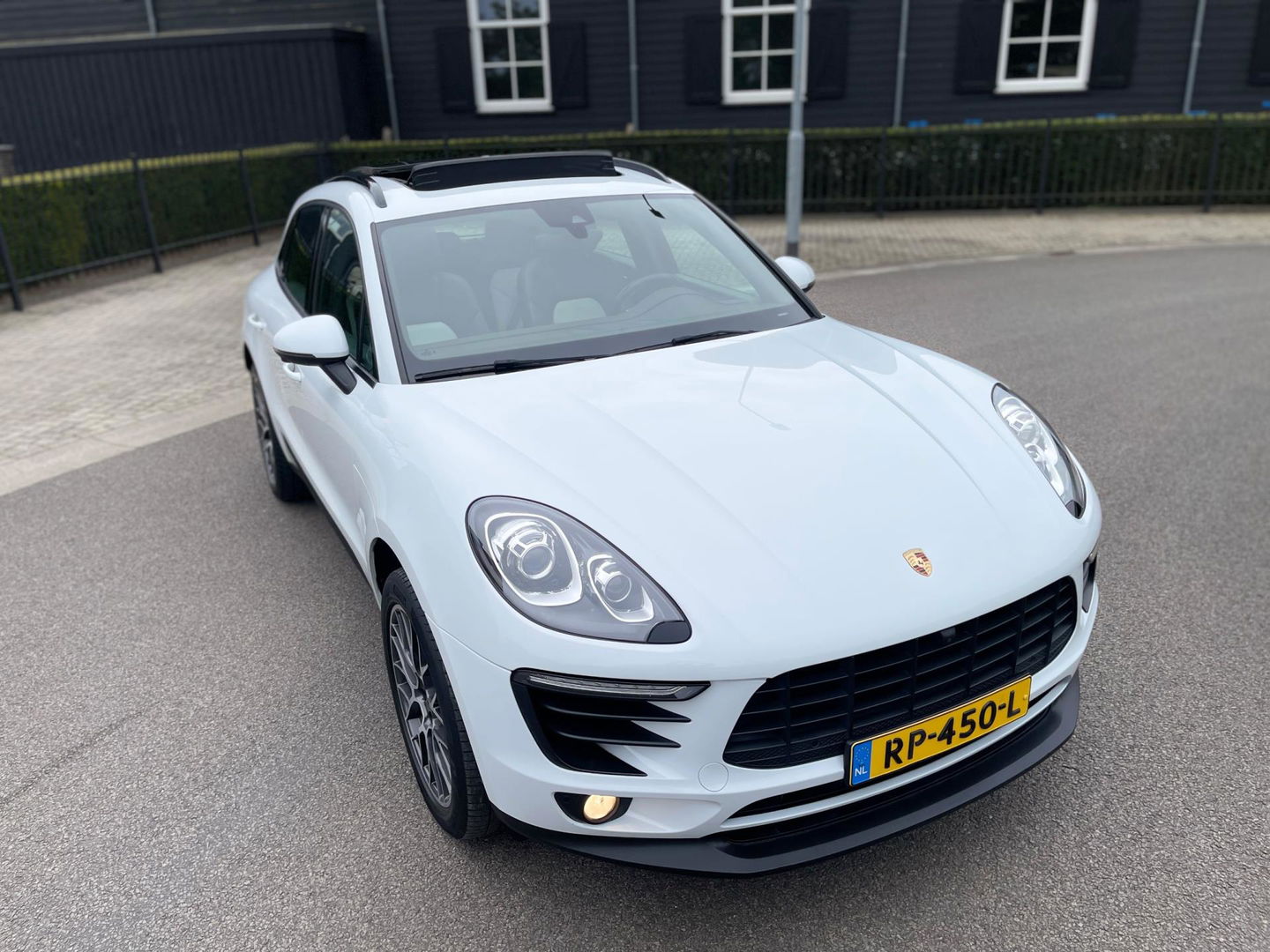 Porsche Macan 2.0 252PK Facelift /Panoramadak/Luchtvering/Led-Xenon/Camera/Electr-Trekhaak 1-Eigenaar Dealer-onderhouden