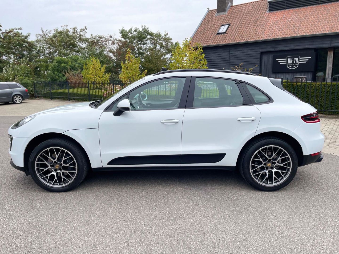 Porsche Macan 2.0 252PK Facelift /Panoramadak/Luchtvering/Led-Xenon/Camera/Electr-Trekhaak 1-Eigenaar Dealer-onderhouden
