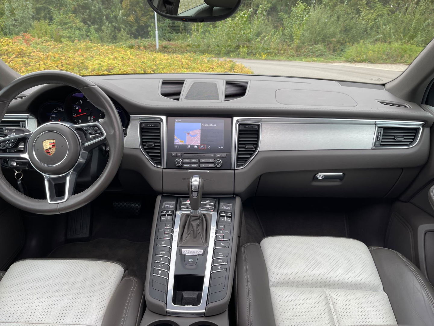 Porsche Macan 2.0 252PK Facelift /Panoramadak/Luchtvering/Led-Xenon/Camera/Electr-Trekhaak 1-Eigenaar Dealer-onderhouden