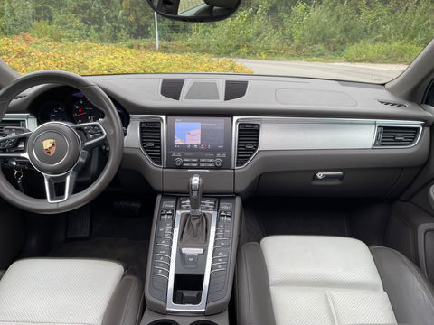 Porsche Macan 2.0 252PK Facelift /Panoramadak/Luchtvering/Led-Xenon/Camera/Electr-Trekhaak 1-Eigenaar Dealer-onderhouden