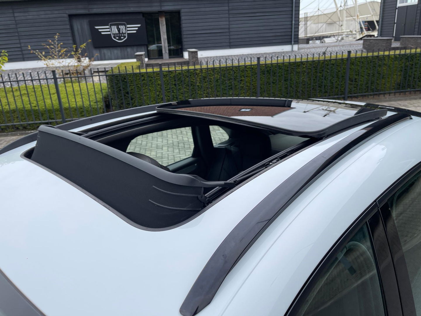 Porsche Macan 2.0 252PK Facelift /Panoramadak/Luchtvering/Led-Xenon/Camera/Electr-Trekhaak 1-Eigenaar Dealer-onderhouden