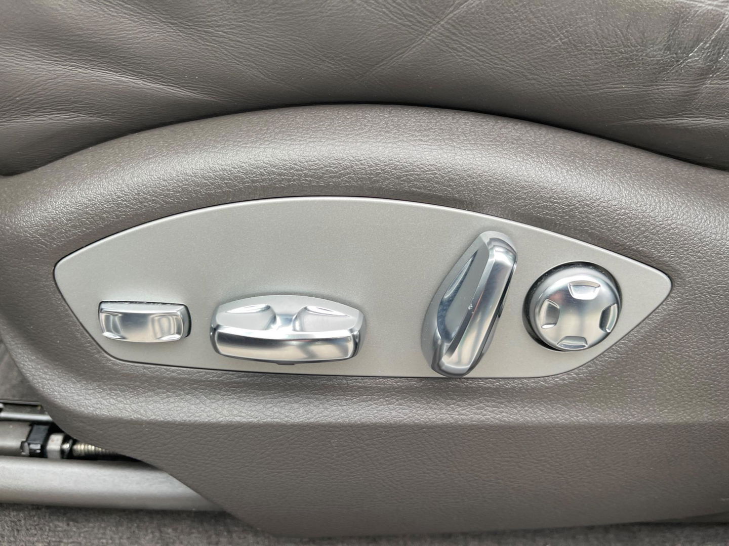 Porsche Macan 2.0 252PK Facelift /Panoramadak/Luchtvering/Led-Xenon/Camera/Electr-Trekhaak 1-Eigenaar Dealer-onderhouden