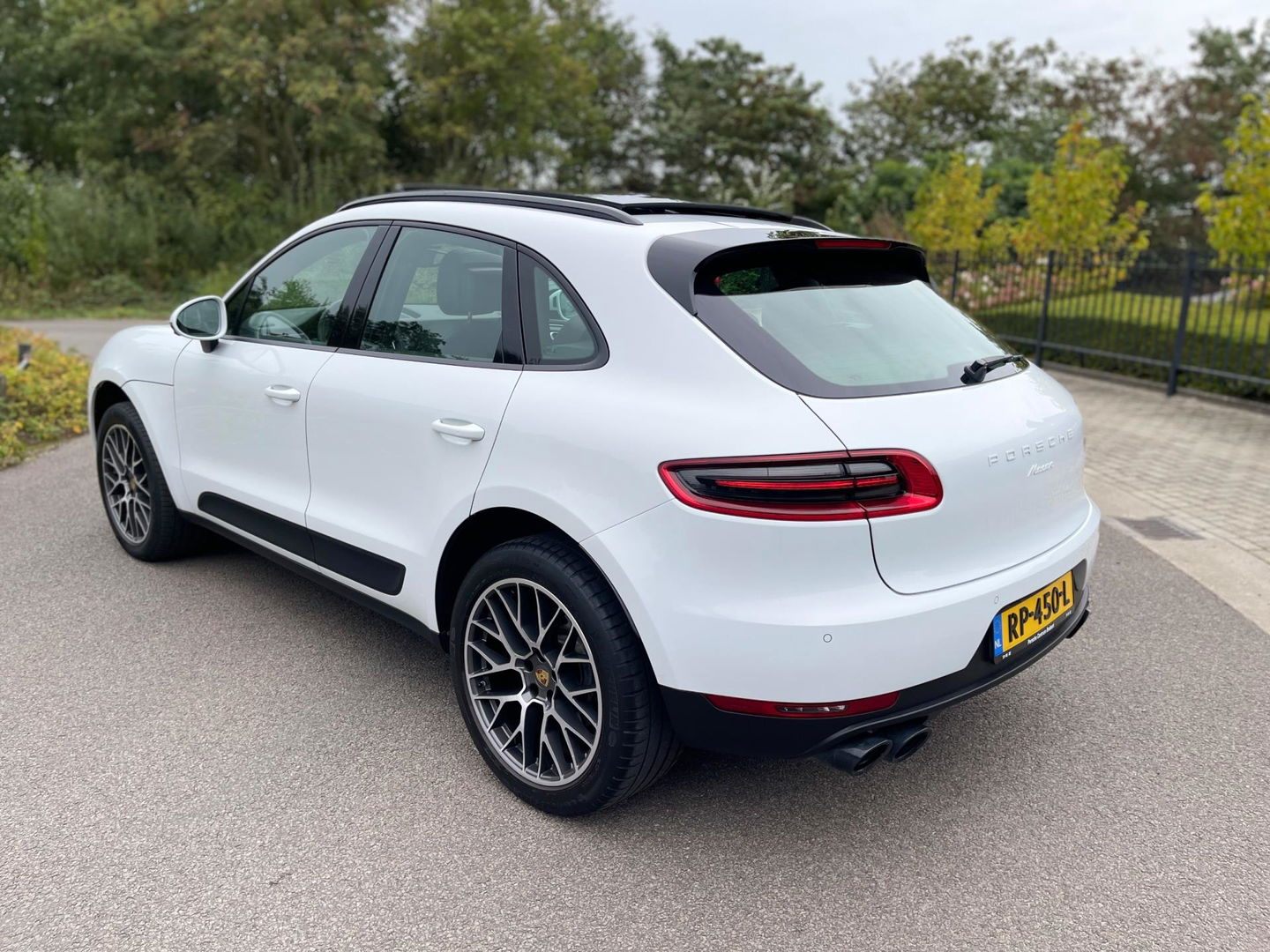 Porsche Macan 2.0 252PK Facelift /Panoramadak/Luchtvering/Led-Xenon/Camera/Electr-Trekhaak 1-Eigenaar Dealer-onderhouden