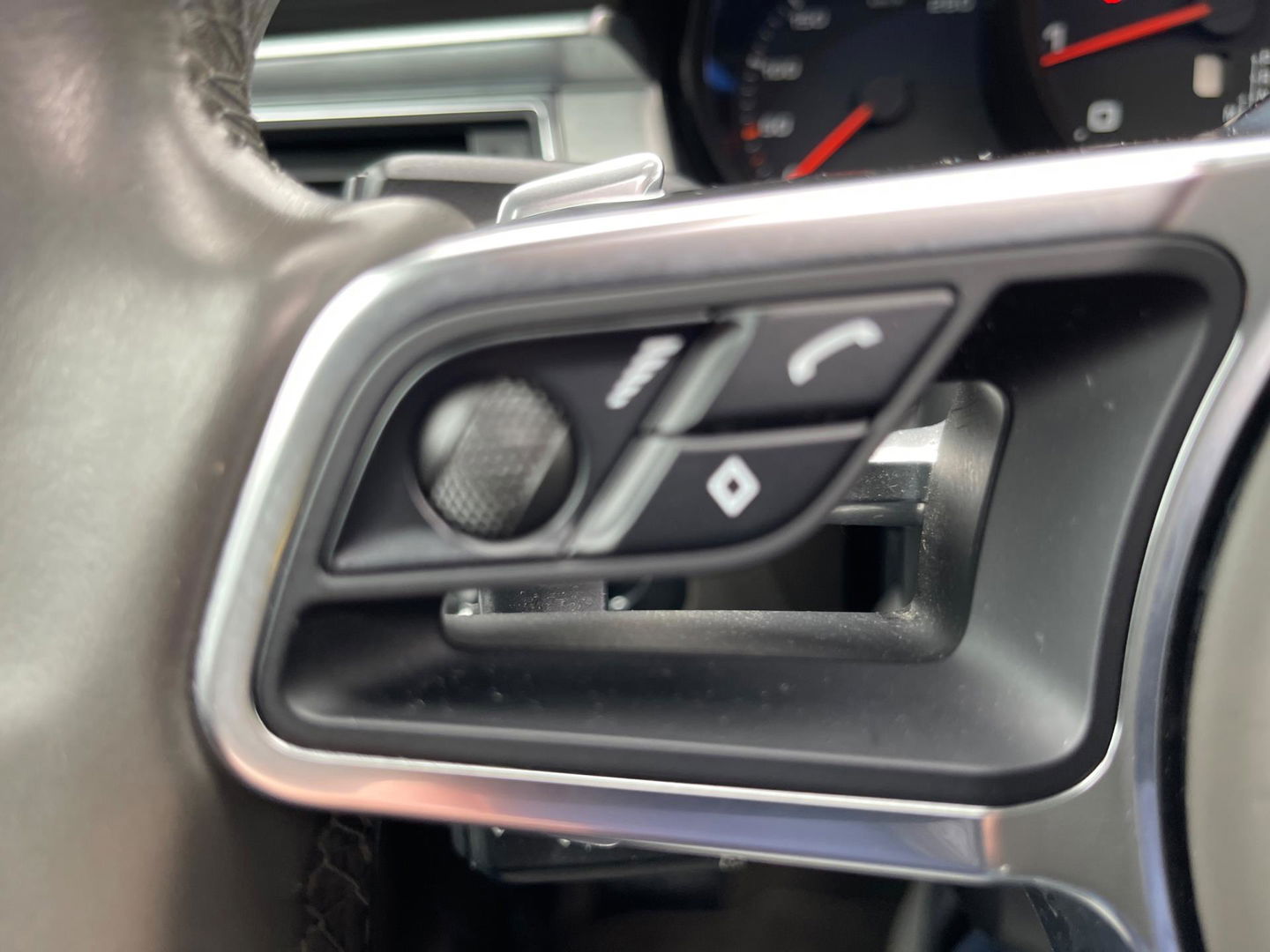 Porsche Macan 2.0 252PK Facelift /Panoramadak/Luchtvering/Led-Xenon/Camera/Electr-Trekhaak 1-Eigenaar Dealer-onderhouden