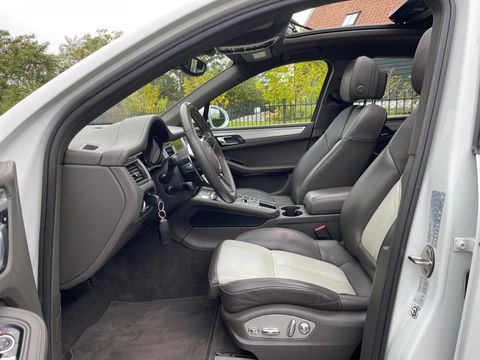 Porsche Macan 2.0 252PK Facelift /Panoramadak/Luchtvering/Led-Xenon/Camera/Electr-Trekhaak 1-Eigenaar Dealer-onderhouden