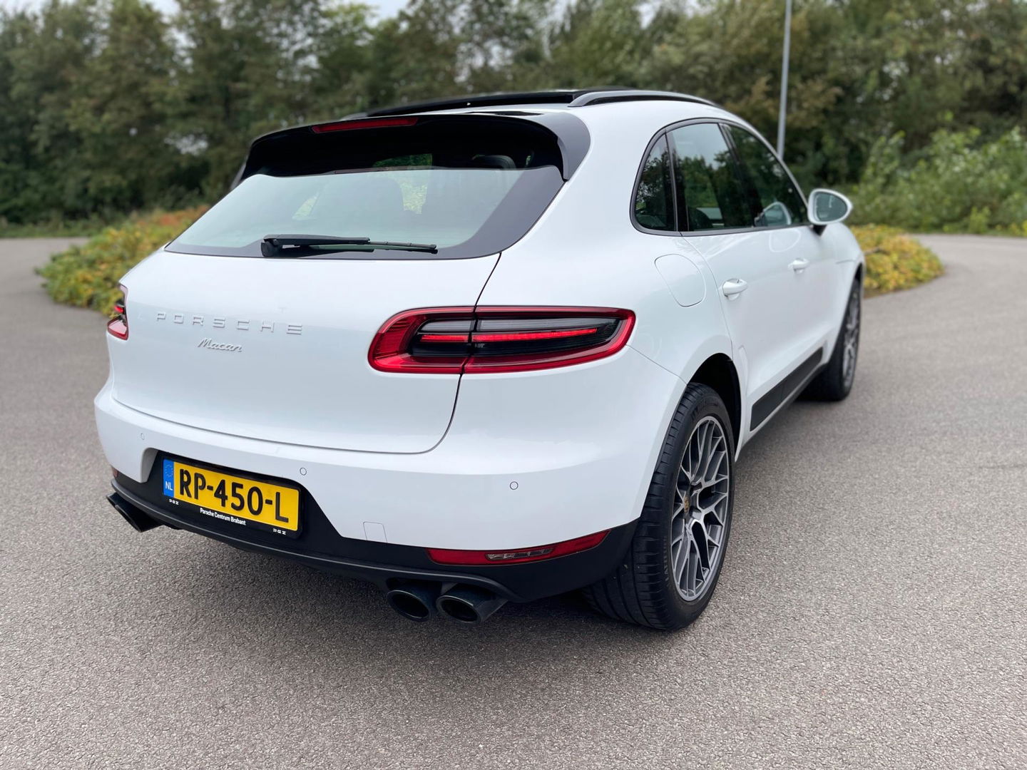 Porsche Macan 2.0 252PK Facelift /Panoramadak/Luchtvering/Led-Xenon/Camera/Electr-Trekhaak 1-Eigenaar Dealer-onderhouden