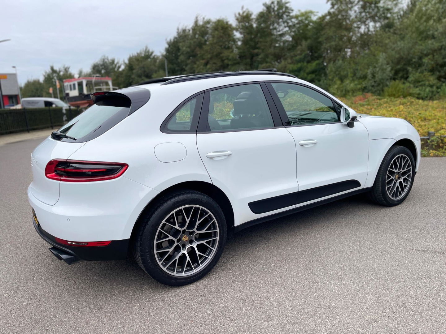 Porsche Macan 2.0 252PK Facelift /Panoramadak/Luchtvering/Led-Xenon/Camera/Electr-Trekhaak 1-Eigenaar Dealer-onderhouden
