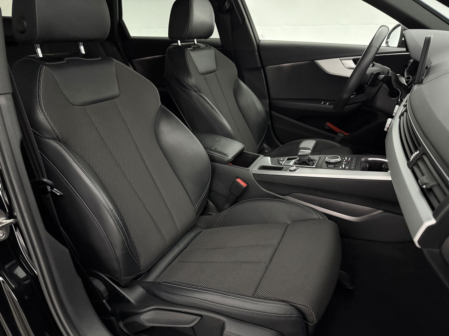 Audi A4 35 TFSI 150PK S-line | Virtual | LED | Carplay | Cruise | Navi | Keyless | Parkeersens.