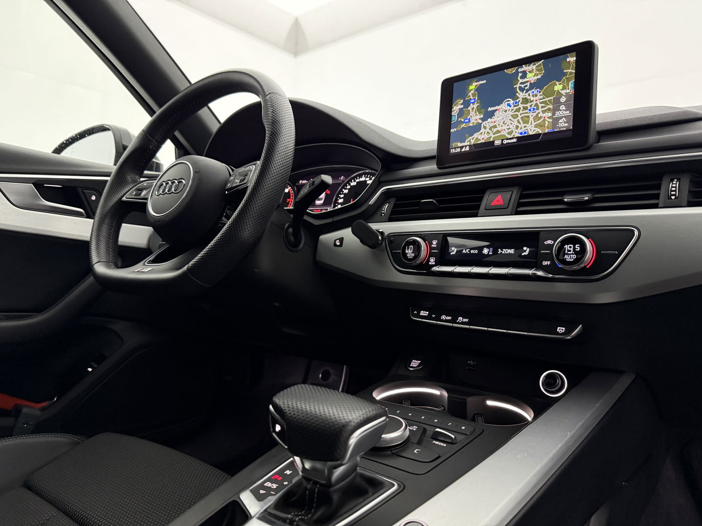 Audi A4 35 TFSI 150PK S-line | Virtual | LED | Carplay | Cruise | Navi | Keyless | Parkeersens.