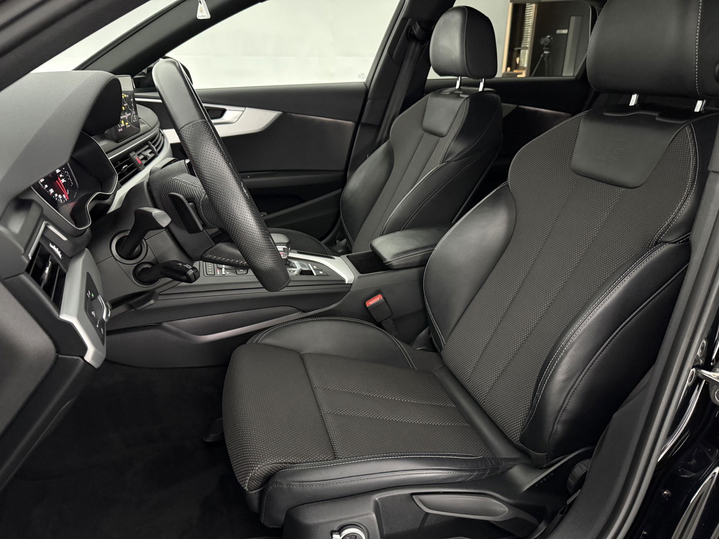 Audi A4 35 TFSI 150PK S-line | Virtual | LED | Carplay | Cruise | Navi | Keyless | Parkeersens.
