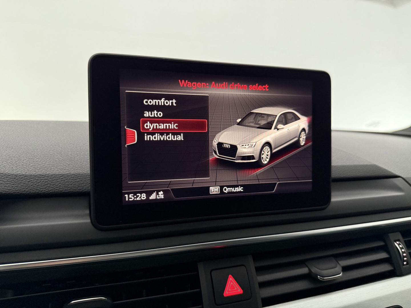 Audi A4 35 TFSI 150PK S-line | Virtual | LED | Carplay | Cruise | Navi | Keyless | Parkeersens.
