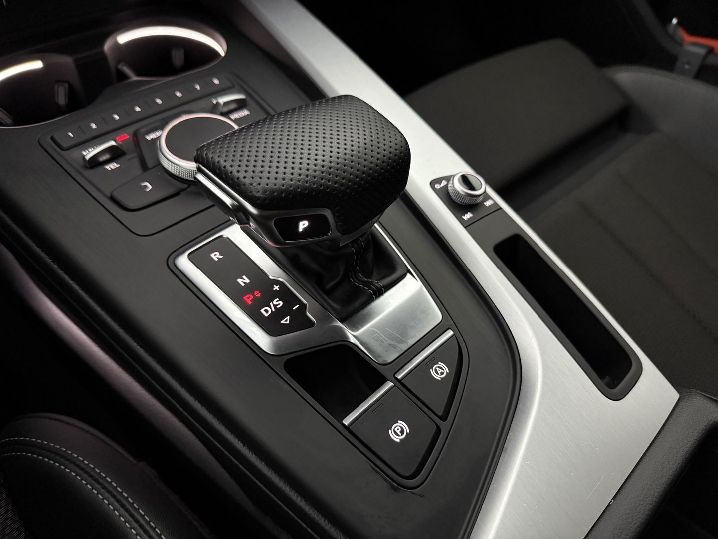 Audi A4 35 TFSI 150PK S-line | Virtual | LED | Carplay | Cruise | Navi | Keyless | Parkeersens.