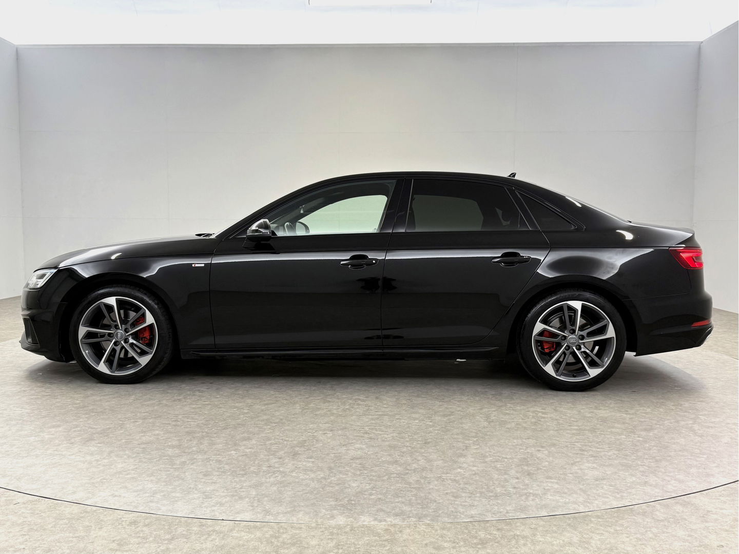 Audi A4 35 TFSI 150PK S-line | Virtual | LED | Carplay | Cruise | Navi | Keyless | Parkeersens.