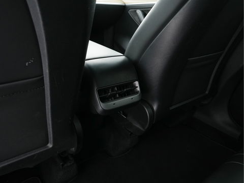 Tesla Model Y RWD 58 kWh [ 3-Fase ] {SOH-93%} (INCL-BTW) Aut. *PANO | AUTO-PILOT | LUXURY-LEATHER | TOP-VIEW | NAVI-FULLMAP | MATRIX-LED | DIGI-COCKPIT | KEYLESS | CAMERA | DAB+ | HEATED-COMFORTSEATS | PRIVACY-GLASS*