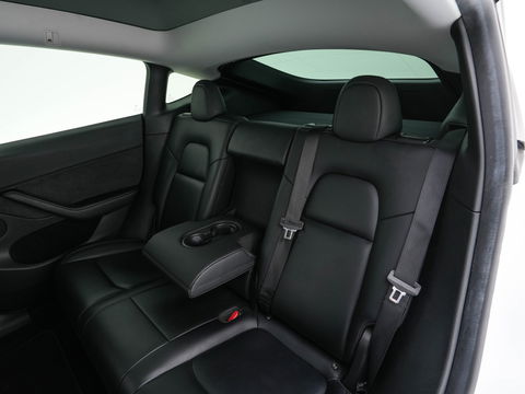 Tesla Model Y RWD 58 kWh [ 3-Fase ] {SOH-93%} (INCL-BTW) Aut. *PANO | AUTO-PILOT | LUXURY-LEATHER | TOP-VIEW | NAVI-FULLMAP | MATRIX-LED | DIGI-COCKPIT | KEYLESS | CAMERA | DAB+ | HEATED-COMFORTSEATS | PRIVACY-GLASS*