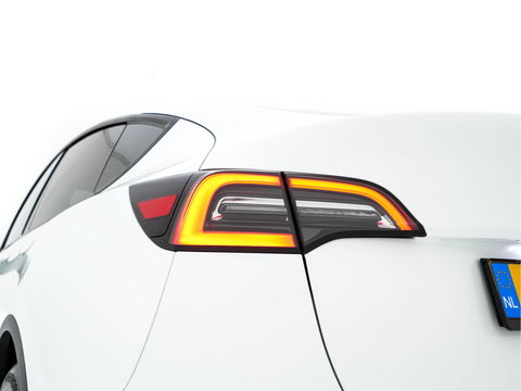 Tesla Model Y RWD 58 kWh [ 3-Fase ] {SOH-93%} (INCL-BTW) Aut. *PANO | AUTO-PILOT | LUXURY-LEATHER | TOP-VIEW | NAVI-FULLMAP | MATRIX-LED | DIGI-COCKPIT | KEYLESS | CAMERA | DAB+ | HEATED-COMFORTSEATS | PRIVACY-GLASS*