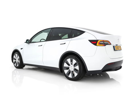 Tesla Model Y RWD 58 kWh [ 3-Fase ] {SOH-93%} (INCL-BTW) Aut. *PANO | AUTO-PILOT | LUXURY-LEATHER | TOP-VIEW | NAVI-FULLMAP | MATRIX-LED | DIGI-COCKPIT | KEYLESS | CAMERA | DAB+ | HEATED-COMFORTSEATS | PRIVACY-GLASS*