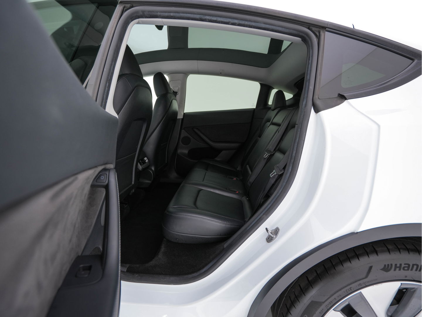Tesla Model Y RWD 58 kWh [ 3-Fase ] {SOH-93%} (INCL-BTW) Aut. *PANO | AUTO-PILOT | LUXURY-LEATHER | TOP-VIEW | NAVI-FULLMAP | MATRIX-LED | DIGI-COCKPIT | KEYLESS | CAMERA | DAB+ | HEATED-COMFORTSEATS | PRIVACY-GLASS*