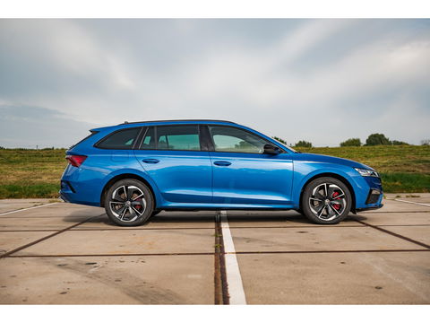 Škoda Octavia Combi 1.4 TSI RS iV PHEV | ALCANTARA SPORT COMFORT STOELEN ! TREKHAAK