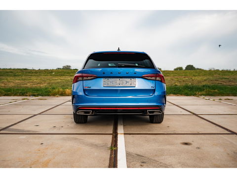 Škoda Octavia Combi 1.4 TSI RS iV PHEV | ALCANTARA SPORT COMFORT STOELEN ! TREKHAAK