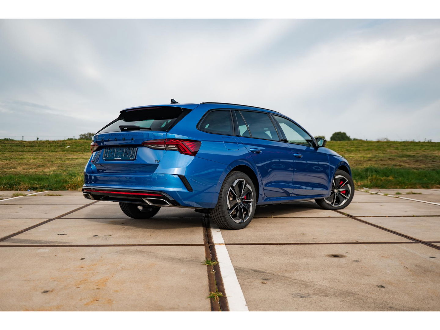 Škoda Octavia Combi 1.4 TSI RS iV PHEV | ALCANTARA SPORT COMFORT STOELEN ! TREKHAAK