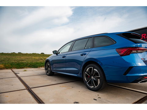 Škoda Octavia Combi 1.4 TSI RS iV PHEV | ALCANTARA SPORT COMFORT STOELEN ! TREKHAAK