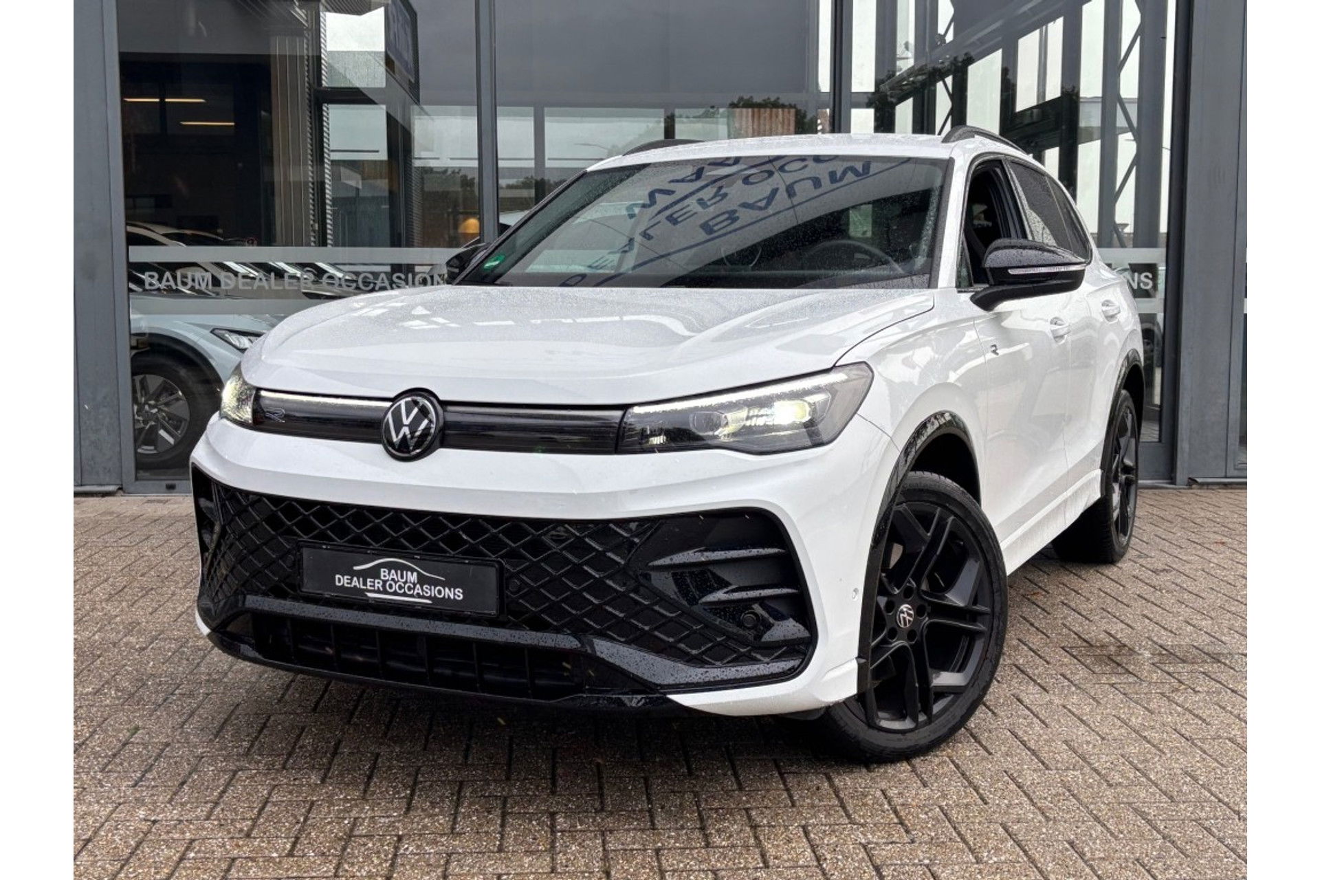 Volkswagen Tiguan 2.0 TDI R-LINE AUTOMAAT 150PK AIRCO NAVI BIGSCREEN PDC-CAMERA CRUISE.