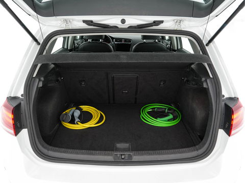 Volkswagen e-Golf (SOH-86%) Aut. *HEAT-PUMP | LUXURY-LEATHER | FULL-LED | NAVI-FULLMAP | CAMERA | HEATED-SPORTSEATS | ECC | CCS-FASTLOADER | PDC | CARPLAY | CRUISE | 16''ALU*