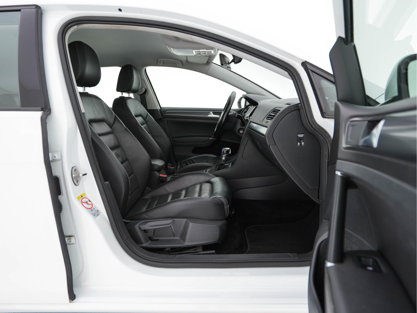 Volkswagen e-Golf (SOH-86%) Aut. *HEAT-PUMP | LUXURY-LEATHER | FULL-LED | NAVI-FULLMAP | CAMERA | HEATED-SPORTSEATS | ECC | CCS-FASTLOADER | PDC | CARPLAY | CRUISE | 16''ALU*