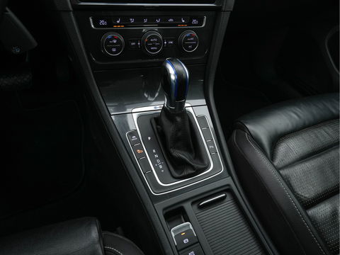 Volkswagen e-Golf (SOH-86%) Aut. *HEAT-PUMP | LUXURY-LEATHER | FULL-LED | NAVI-FULLMAP | CAMERA | HEATED-SPORTSEATS | ECC | CCS-FASTLOADER | PDC | CARPLAY | CRUISE | 16''ALU*