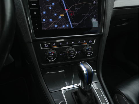 Volkswagen e-Golf (SOH-86%) Aut. *HEAT-PUMP | LUXURY-LEATHER | FULL-LED | NAVI-FULLMAP | CAMERA | HEATED-SPORTSEATS | ECC | CCS-FASTLOADER | PDC | CARPLAY | CRUISE | 16''ALU*